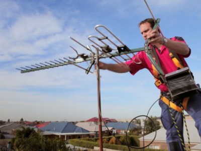 Instalação de antenas dígitais uhf e satélite banda c ou banda ku. Instalação de antenas dígitais uhf e satélite banda c ou banda ku.