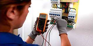 SERVIÇOS: Instalações de Antenas e Sístemas Elétricos.